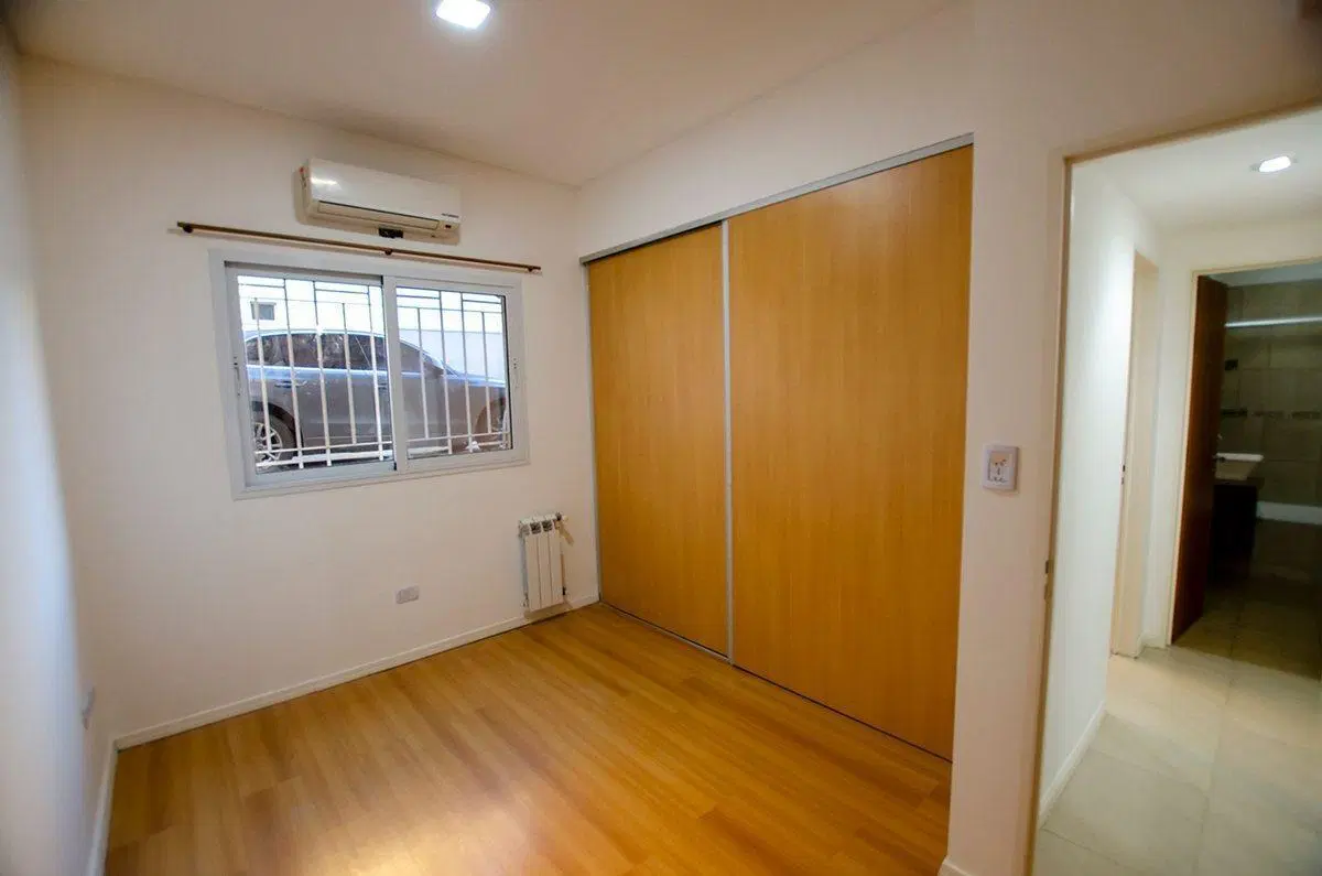 DEPARTAMENTO VENTA LOMAS DE ZAMORA 3 AMB CON PATIO 2