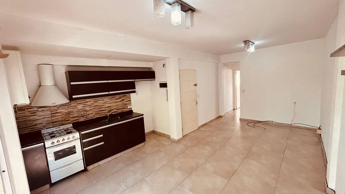 DEPARTAMENTO VENTA 2 AMBIENTES y BALCÓN BANFIELD 5