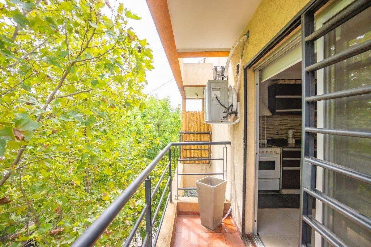 DEPARTAMENTO VENTA 2 AMBIENTES y BALCÓN BANFIELD 3