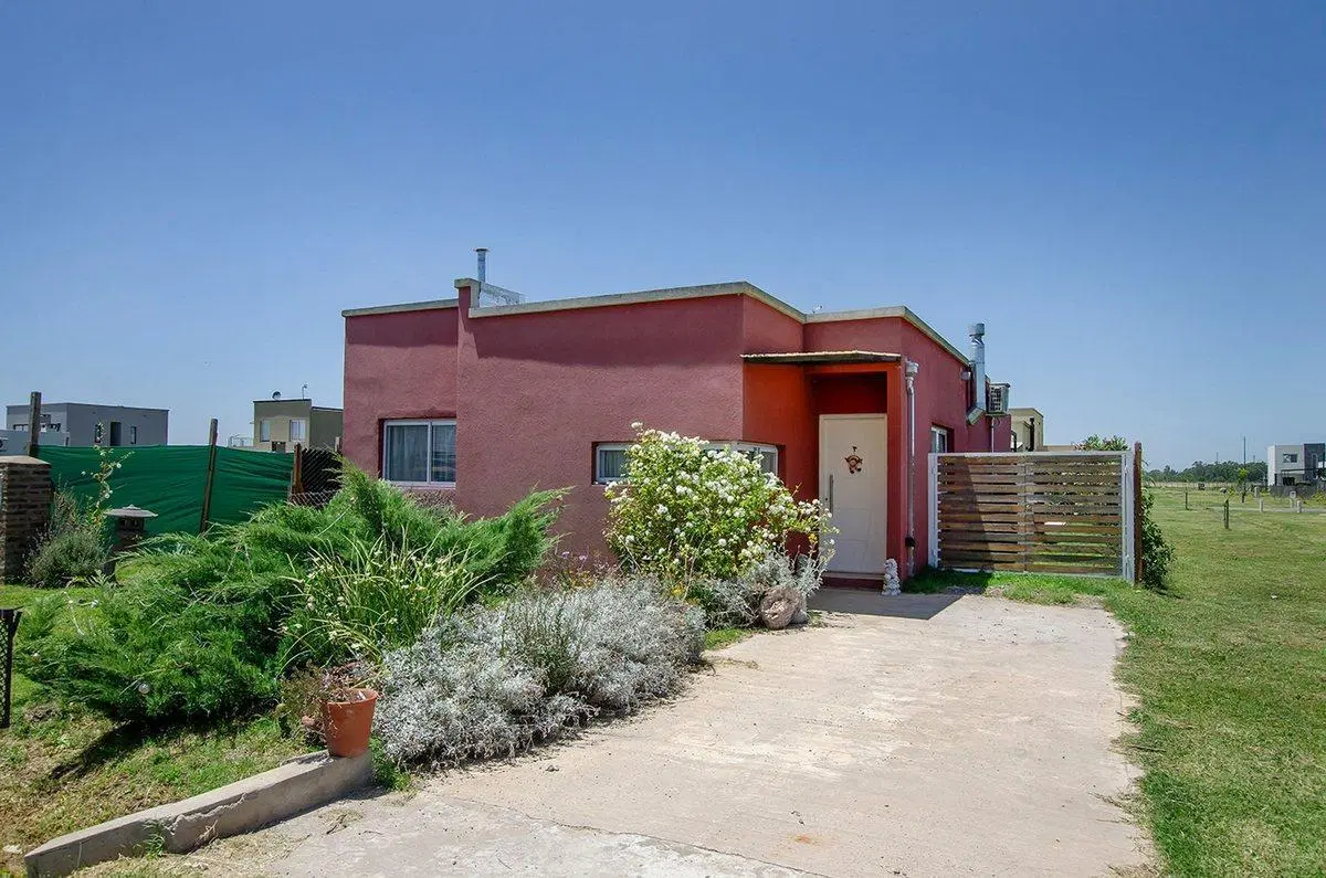 CASA EN VENTA LAGUNA AZUL EZEIZA 4 AMBIENTES 5