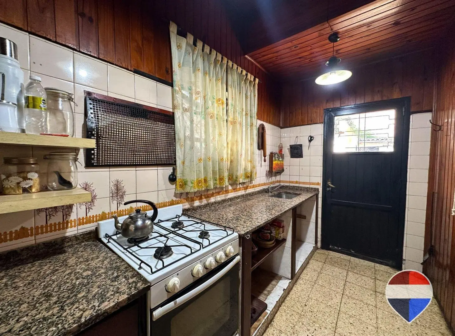 CASA EN VENTA EN CARLOS SPEGAZZINI 2