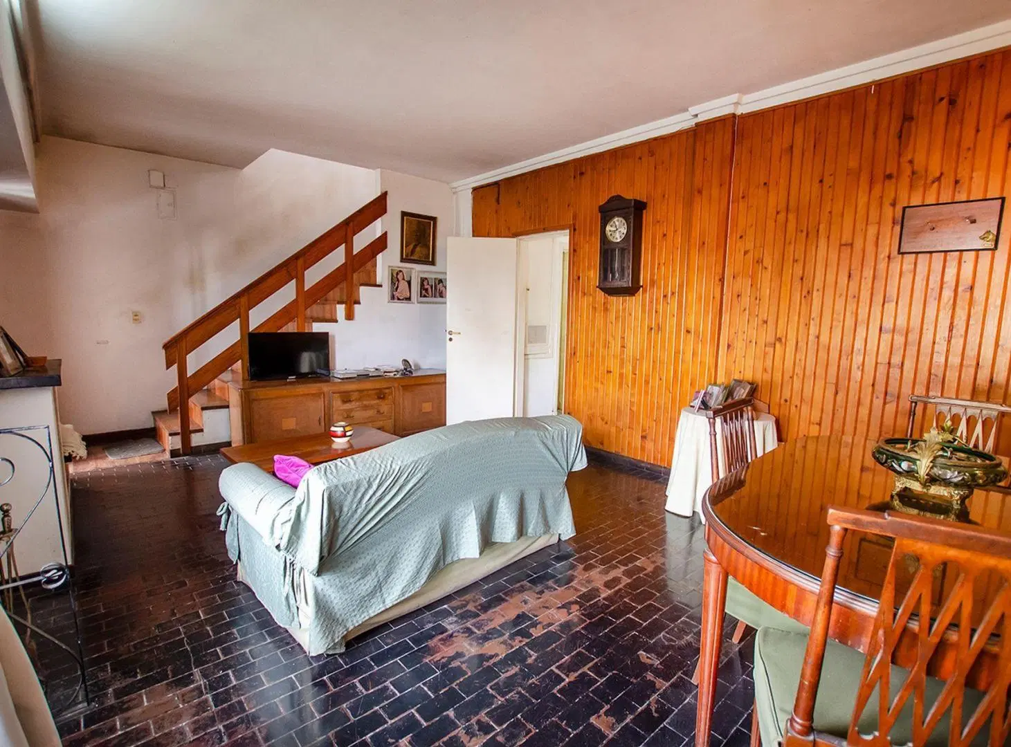 CASA EN VENTA EN TEMPERLEY 8