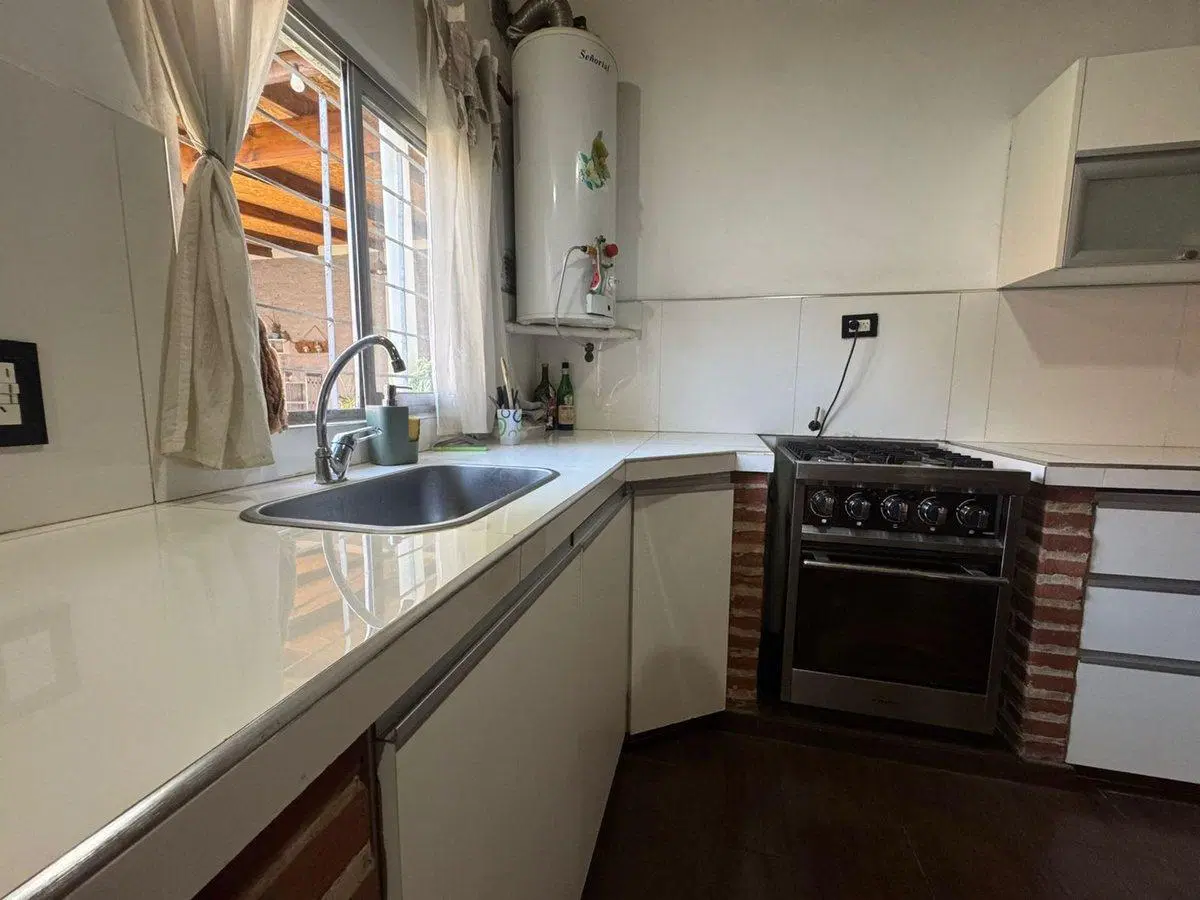 CASA EN VENTA TEMPERLEY REFACCIONADA A NUEVA 5