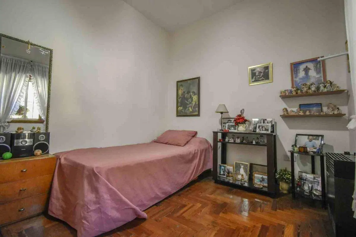 CASA EN VENTA EN LONGCHAMPS CON JARDIN 2