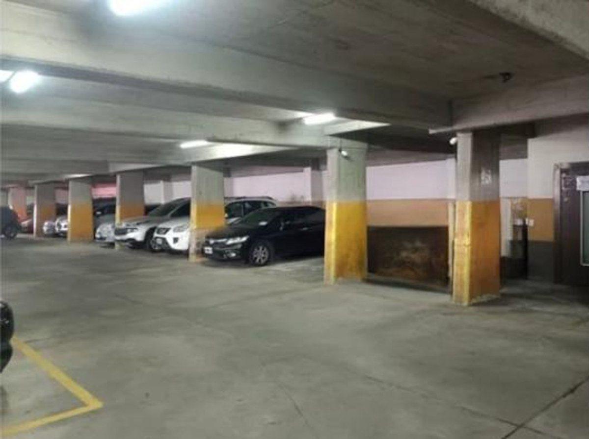 Foto de COCHERA EN VENTA! SEGURIDAD 24/7 SOBRE AVENIDA, imagen 5