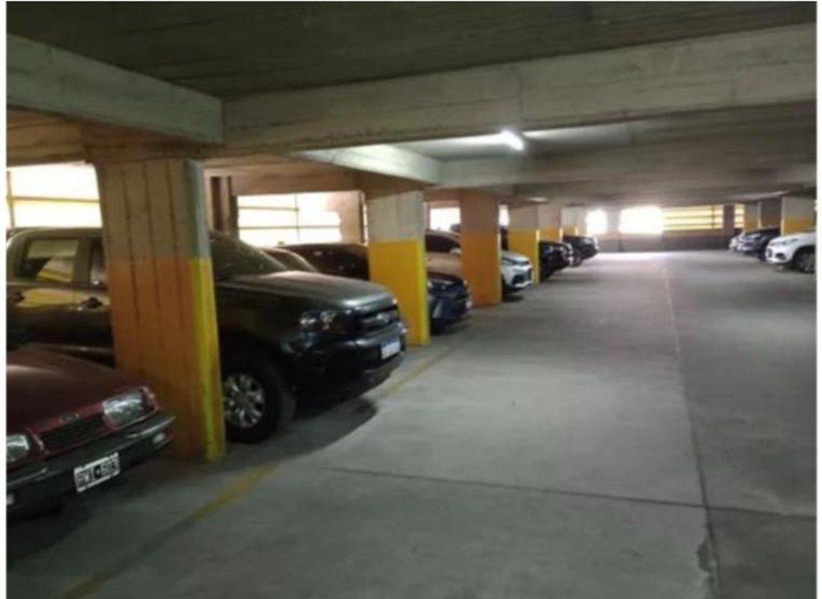 Foto de COCHERA EN VENTA! SEGURIDAD 24/7 SOBRE AVENIDA, imagen 3