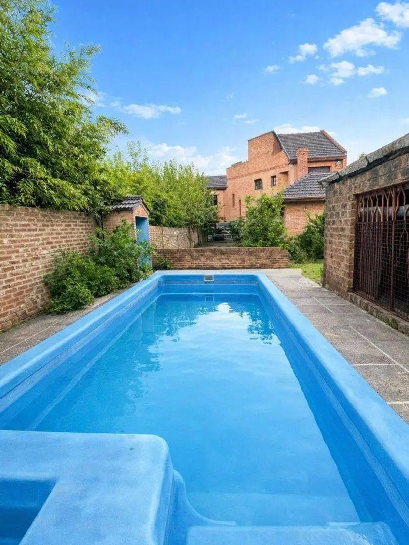 VENDE CASA C/EXCELENTE UBICACIÓN APTA CRÉDITO 8