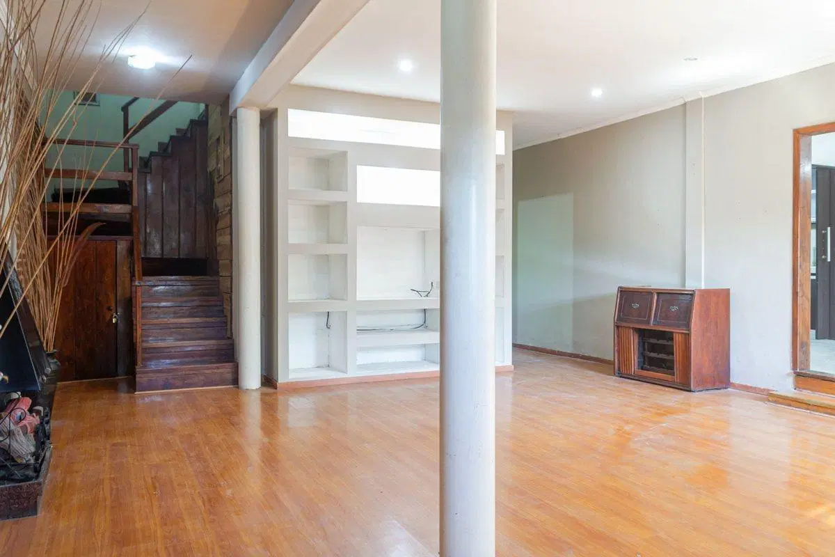 CASA EN VENTA 6 AMBIENTES ALEJANDRO KORN 5