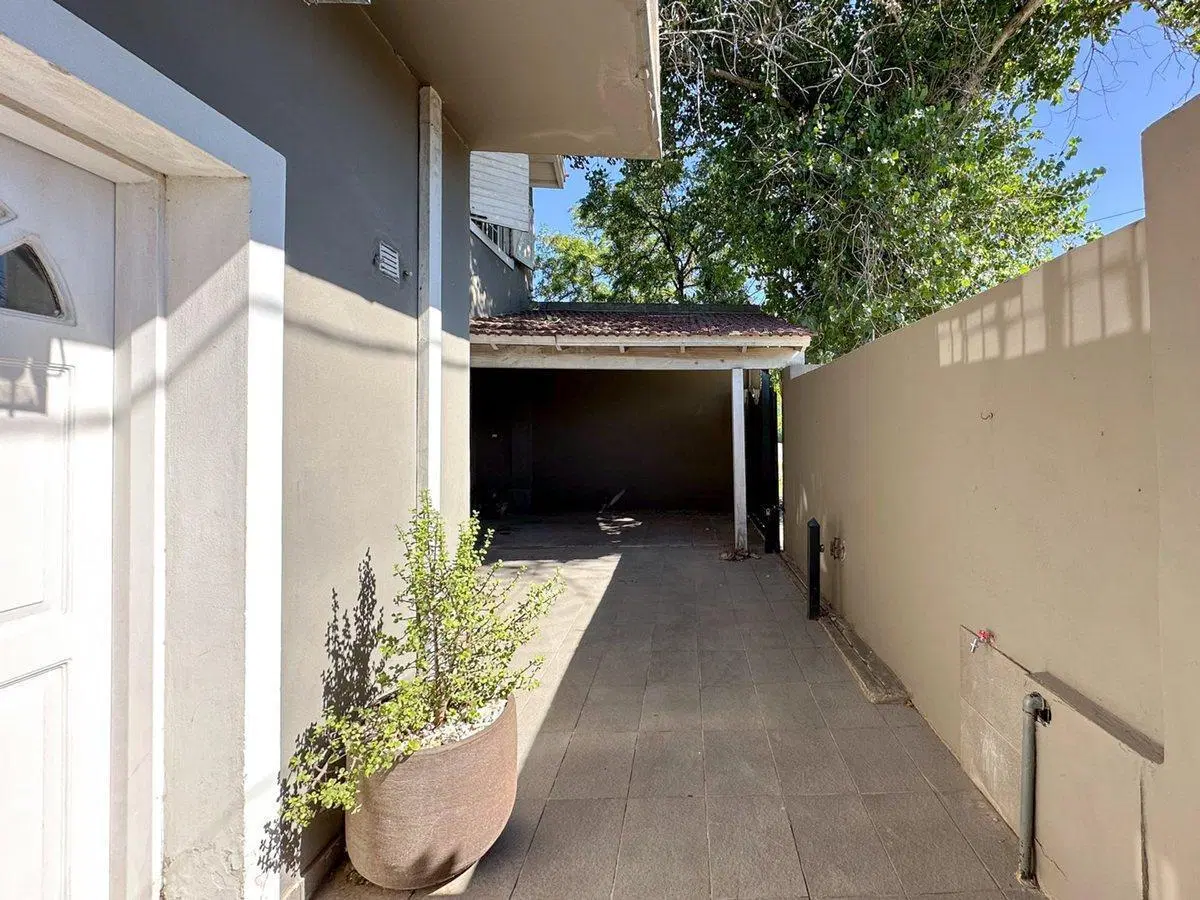 CASA EN VENTA 6 AMBIENTES ALEJANDRO KORN 2