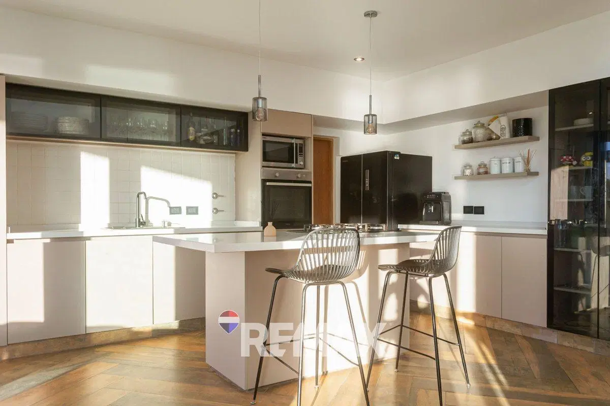 CASA EN VENTA CRUZ DEL SUR 5 AMBIENTES A LA LAGUNA 2