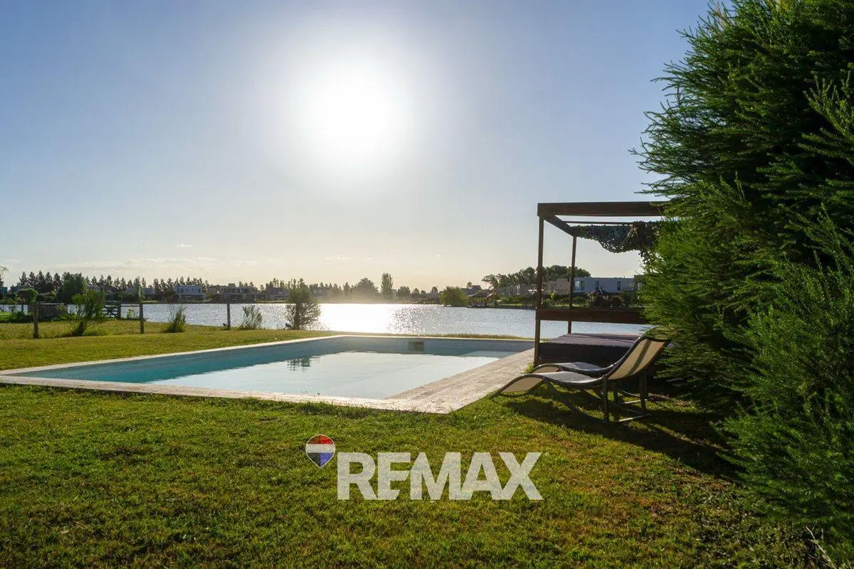 CASA EN VENTA CRUZ DEL SUR 5 AMBIENTES A LA LAGUNA 4