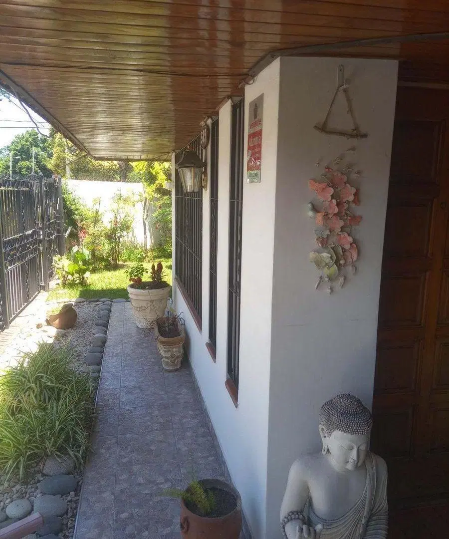 CASA EN VENTA MONTE GRANDE CON PISCINA Y QUINCHO 3