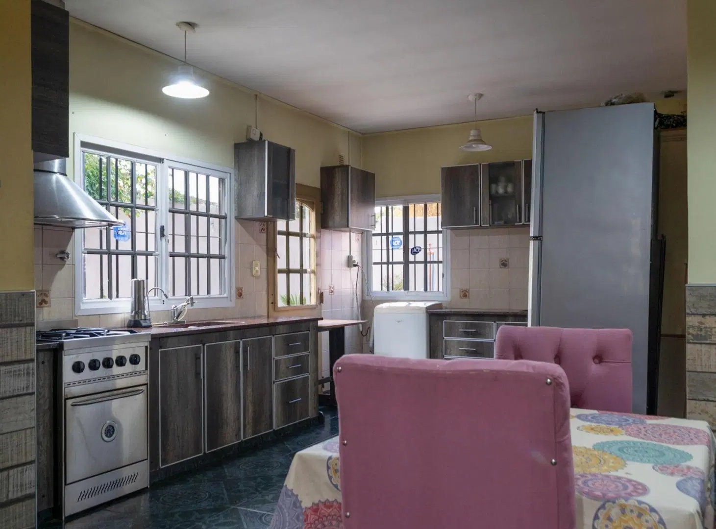 VENTA CASA 4 AMBIENTES EN BURZACO CON JARDIN 2