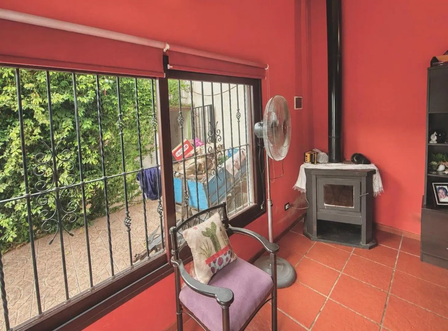 VENDE CASA EN SPEGAZZINI, CON LOCAL COMERCIAL 8