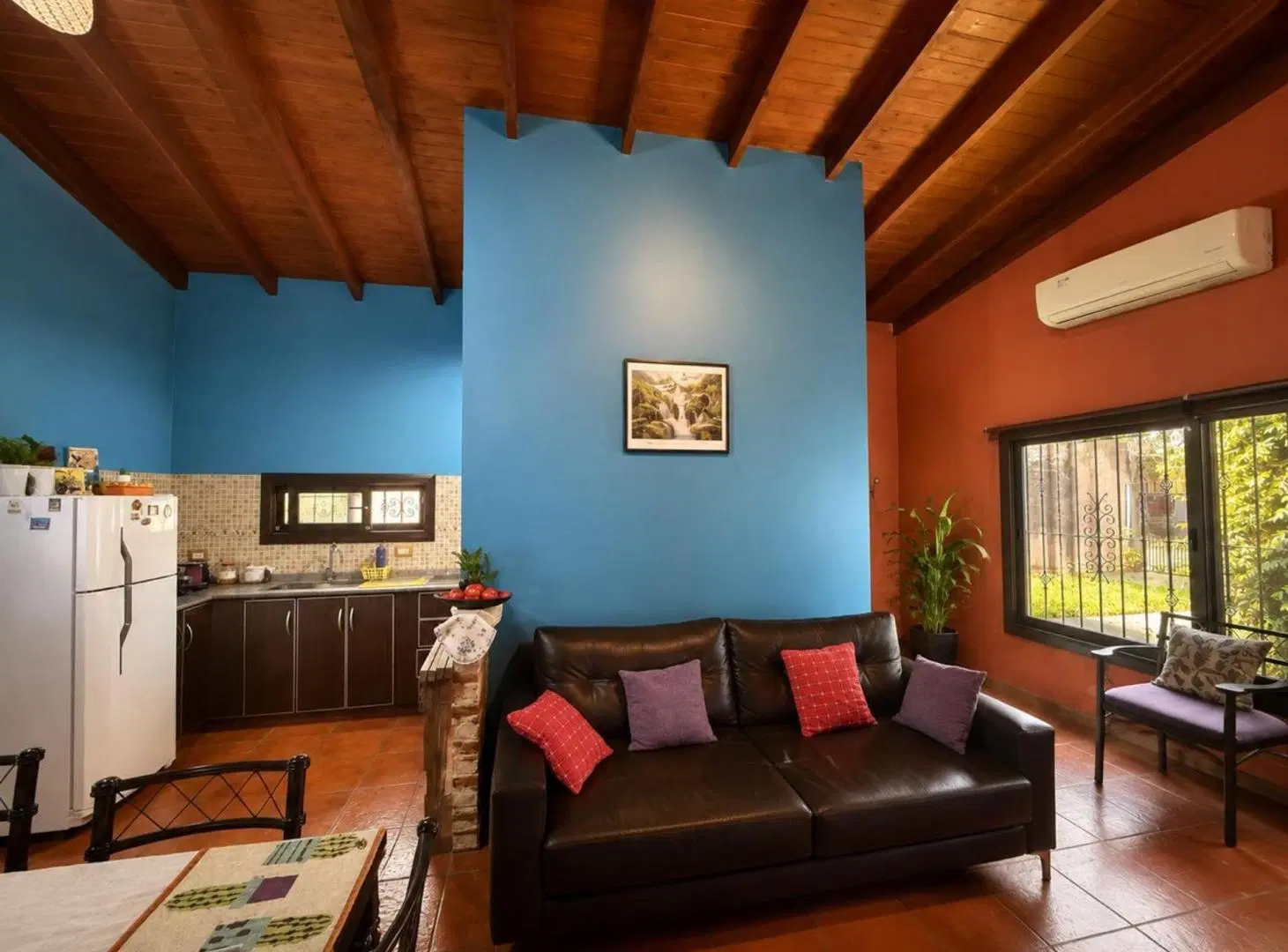 VENDE CASA EN SPEGAZZINI, CON LOCAL COMERCIAL 4