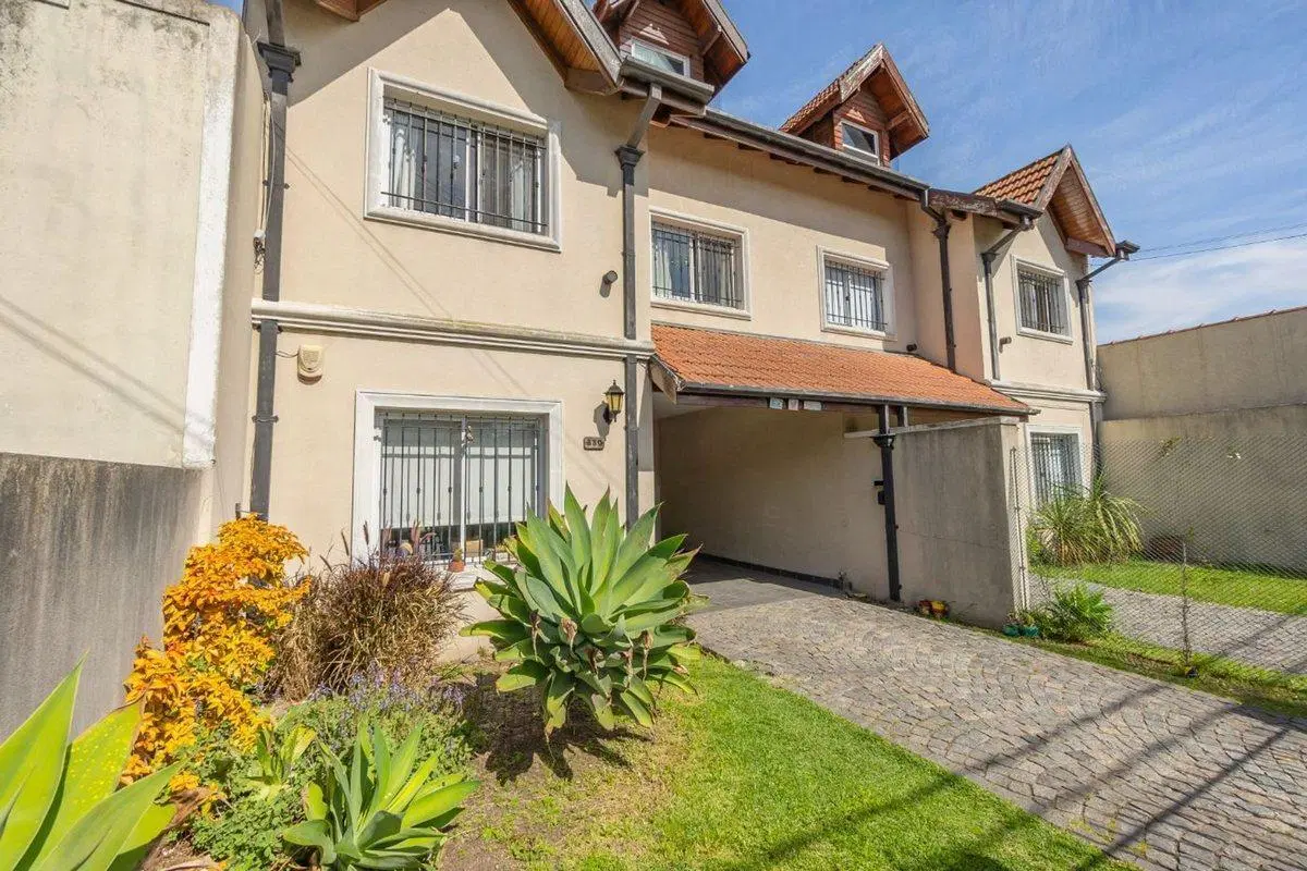 TRIPLEX EN VENTA EN ADROGUE JARDIN Y QUINCHO 3