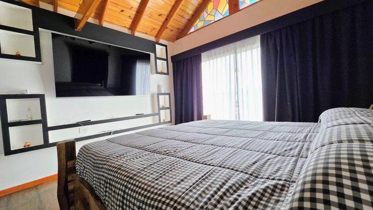 CASA EN VENTA LAGUNA AZUL CON PILETA 4