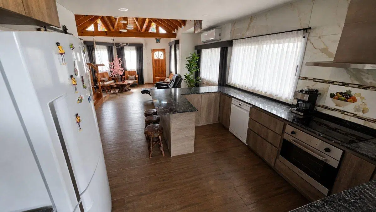 CASA EN VENTA LAGUNA AZUL CON PILETA 8