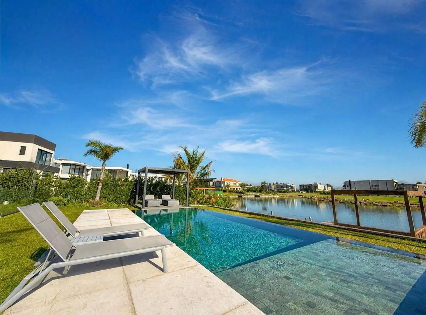 CASA EN VENTA TERRALAGOS EZEIZA A LA LAGUNA 8