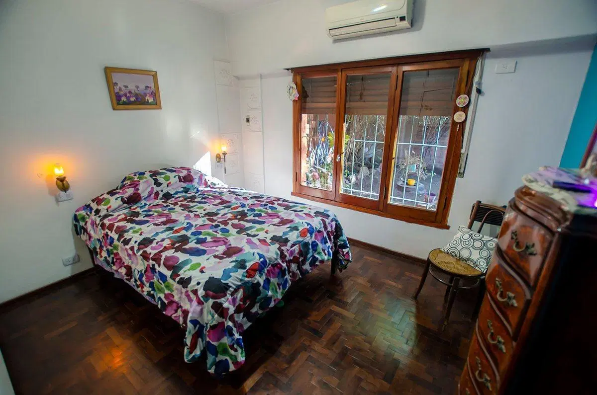 CASA EN VENTA BURZACO EXCELENTE UBICACION 8