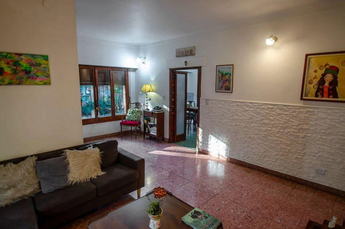 CASA EN VENTA BURZACO EXCELENTE UBICACION 2