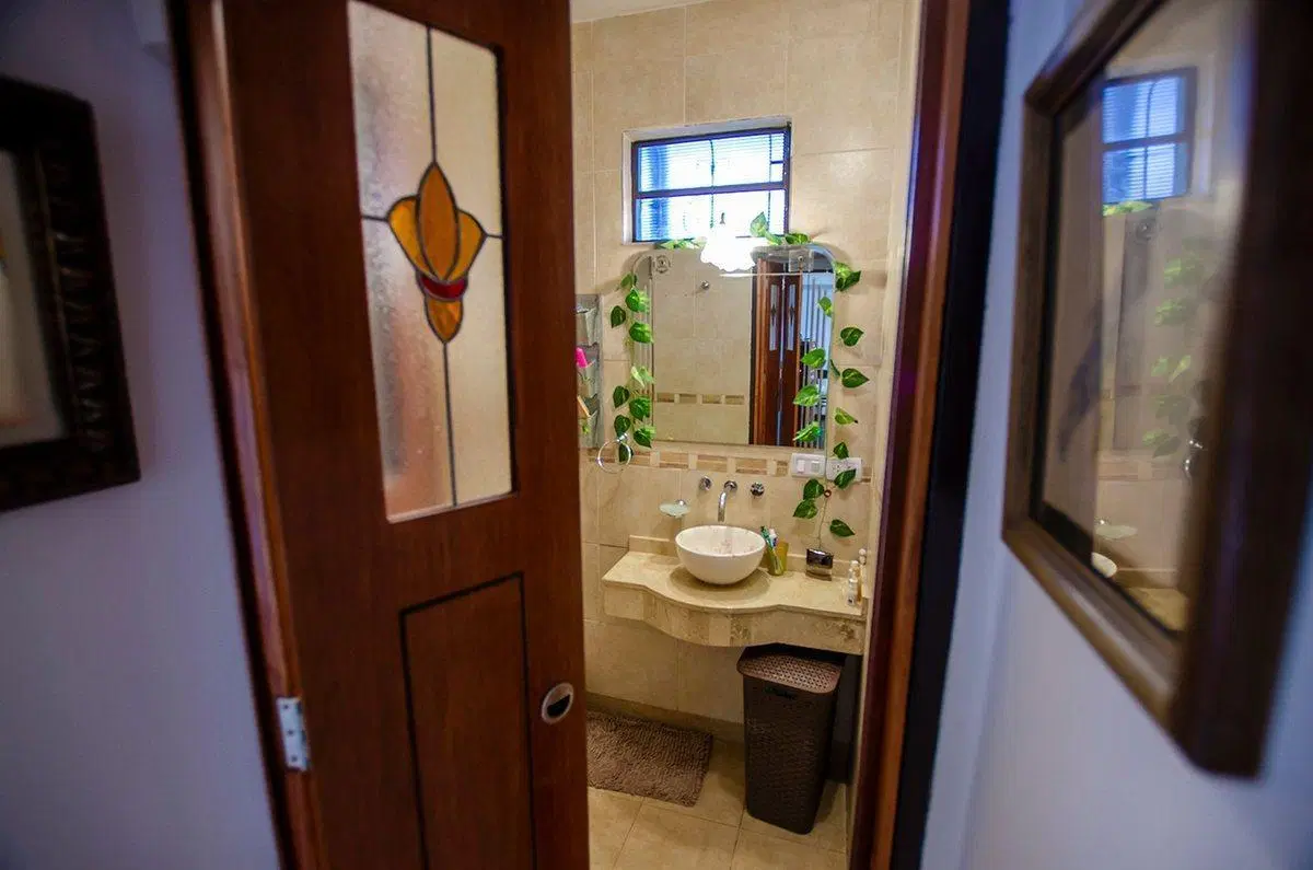 CASA EN VENTA BURZACO EXCELENTE UBICACION 4