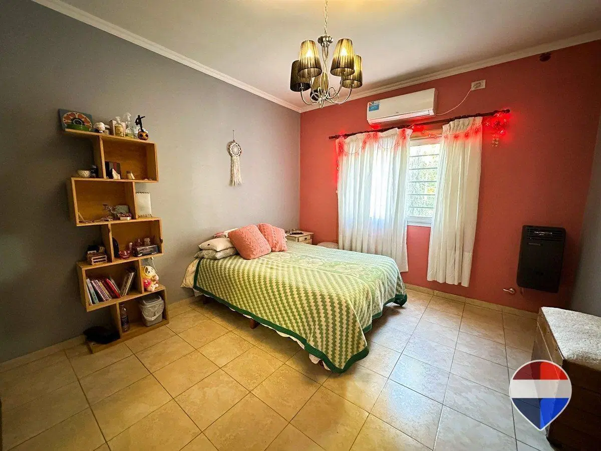 CASA EN VENTA EN SAN VICENTE CON PILETA Y COCHERA 3