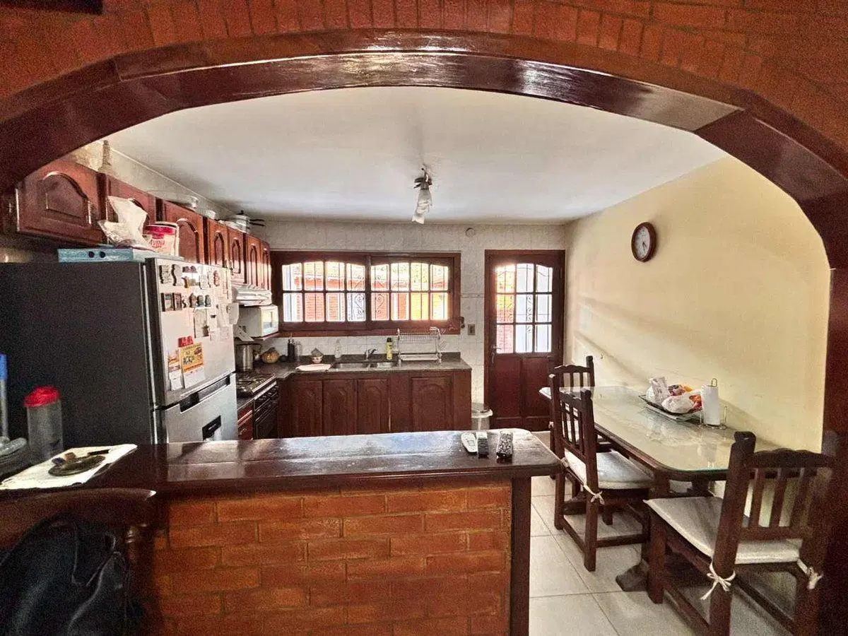 CASA EN VENTA MONTE GRANDE EXCELENTE ESTADO 3