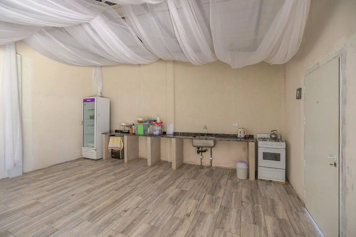 TERRENO CON MEJORAS EN VENTA EN BURZACO 8