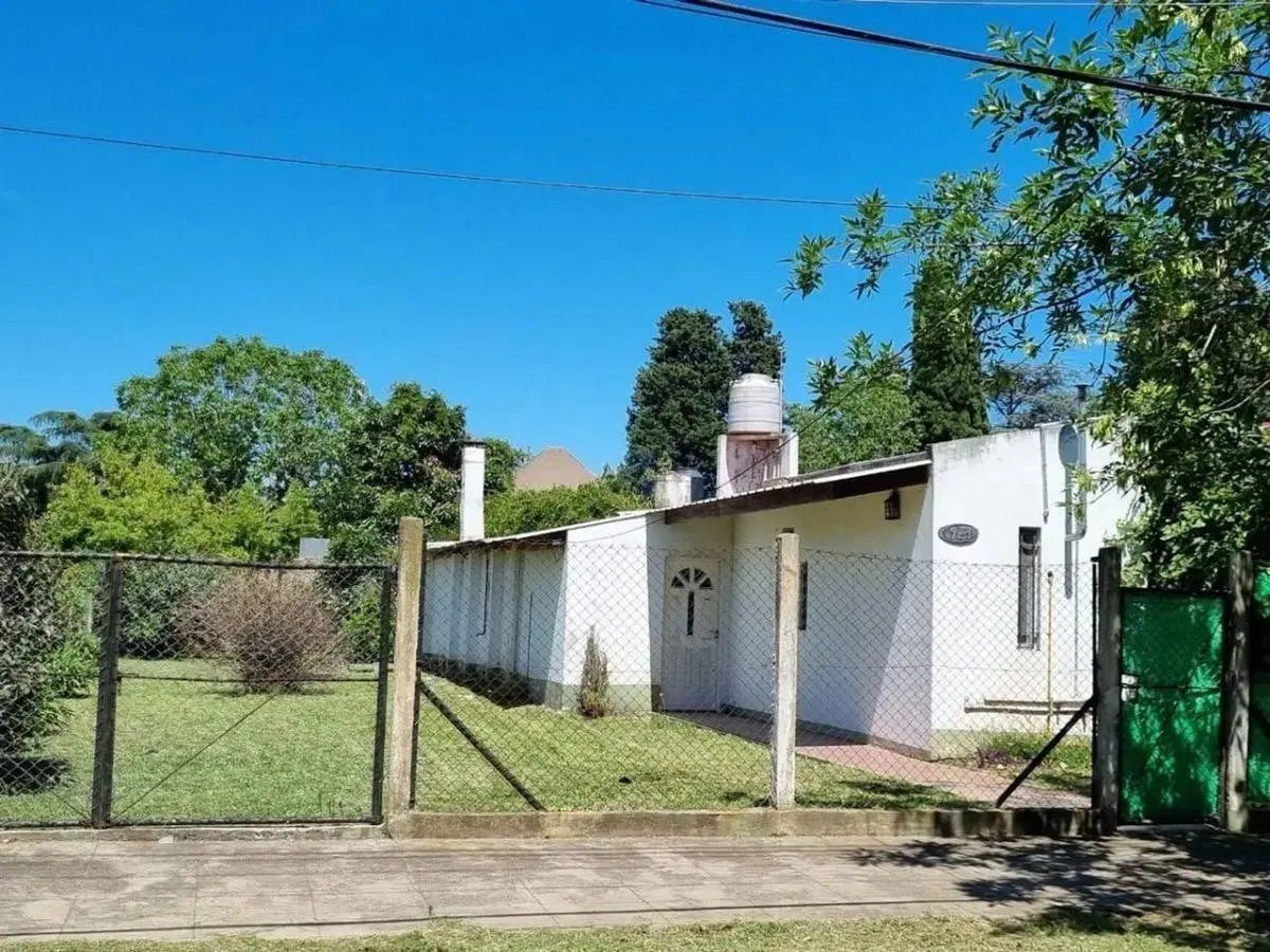 VENTA CASA EN MONTE GRANDE CON AMPLIO TERRENO 8