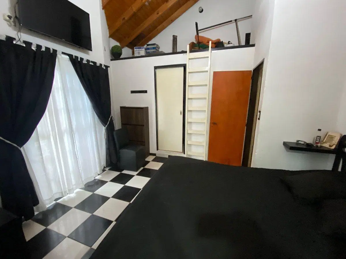 CASA EN VENTA LONGCHAMPS 4 AMBIENTES 5