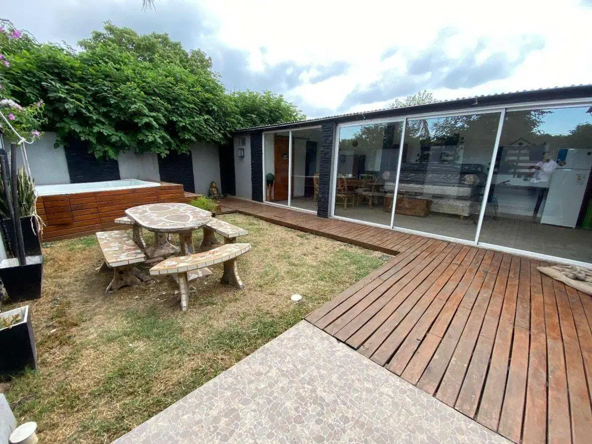 CASA EN VENTA LONGCHAMPS 4 AMBIENTES 3