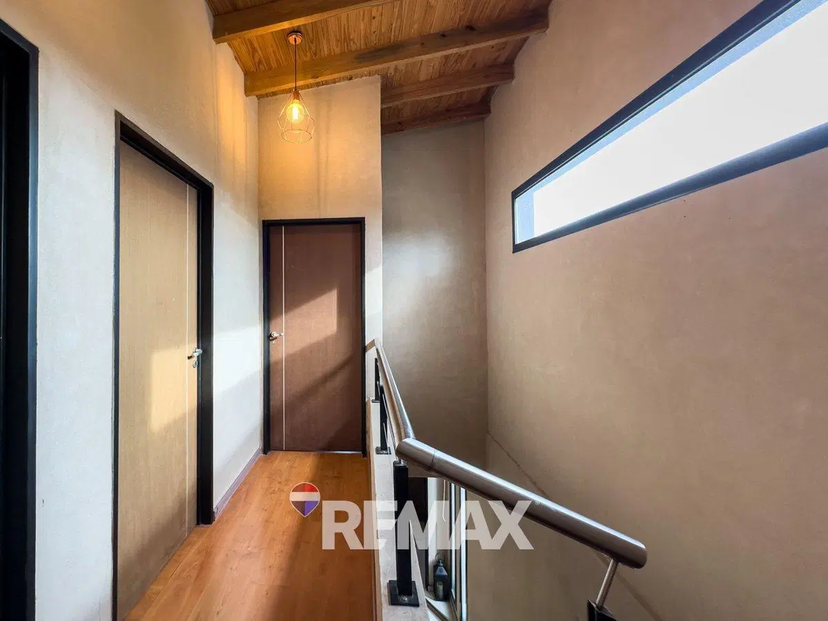 CASA EN VENTA 4 AMBIENTES SAN VICENTE DAROMY 5