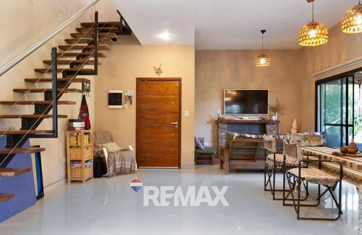 CASA EN VENTA 4 AMBIENTES SAN VICENTE DAROMY 3