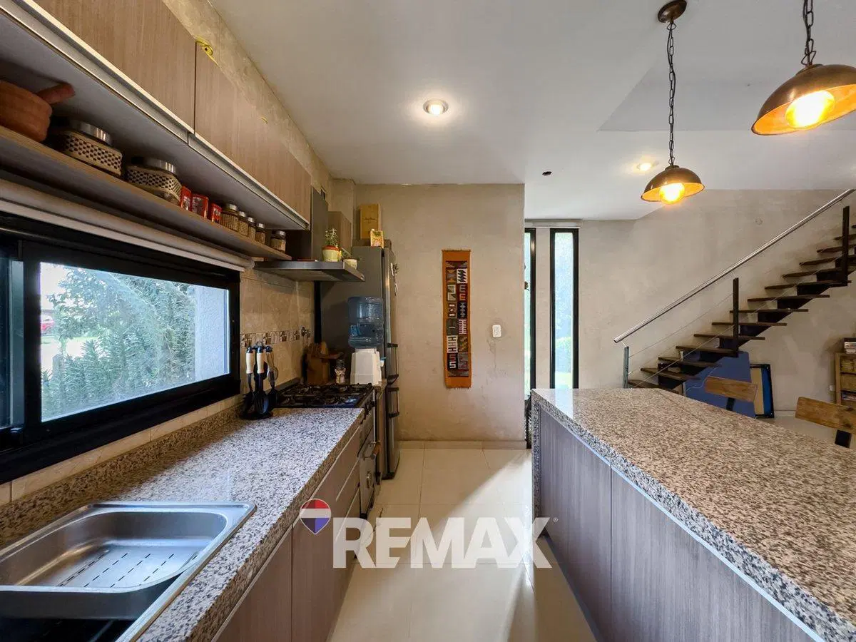 CASA EN VENTA 4 AMBIENTES SAN VICENTE DAROMY 2