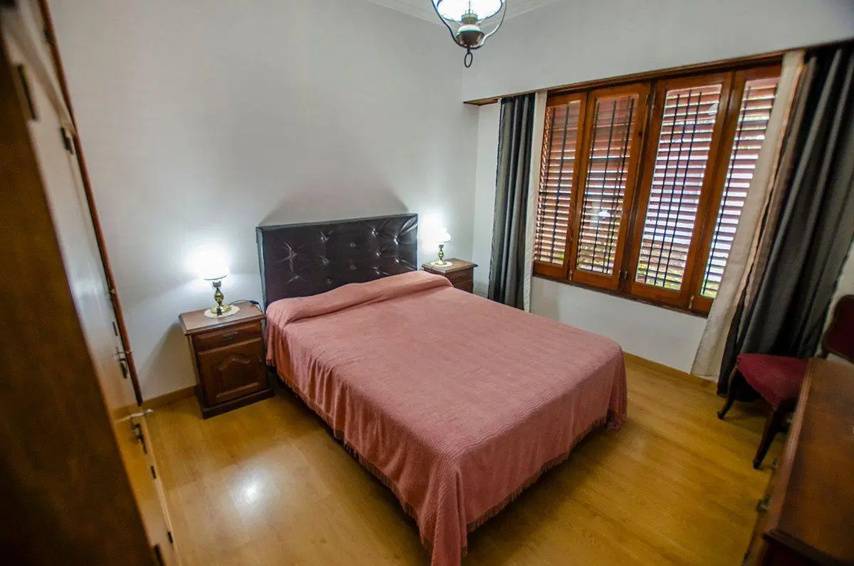 CASA EN VENTA EN MONTE GRANDE CON 4 DORMITORIOS 4