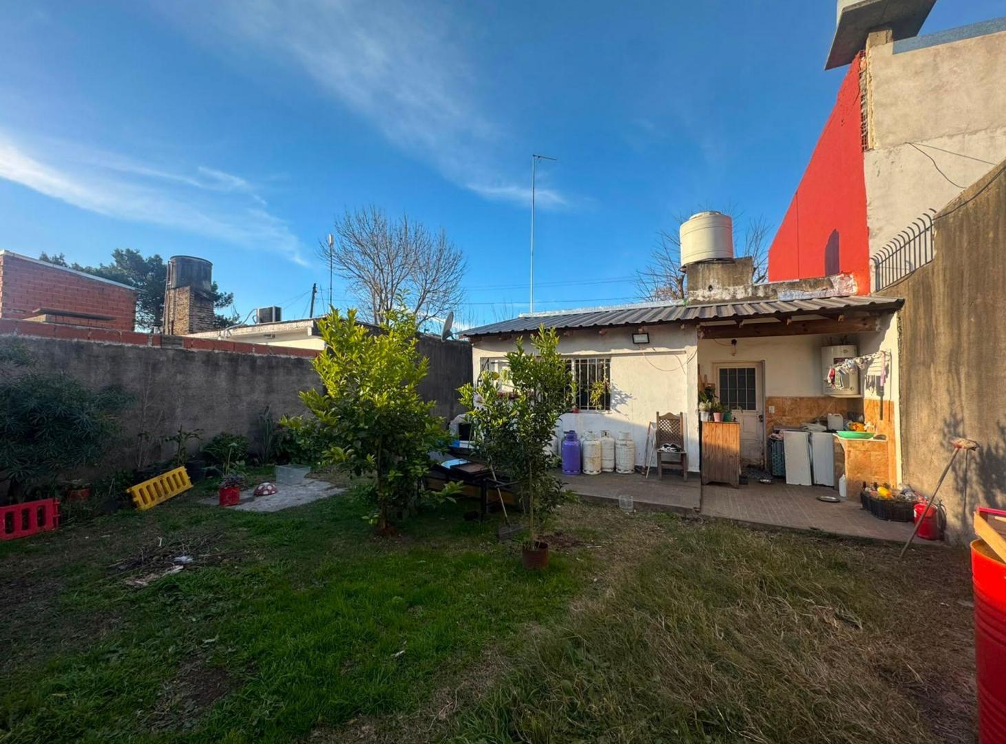 Foto de CASA EN VENTA LLAVALLOL 3 AMBIENTES A REFACCIONAR, imagen 3