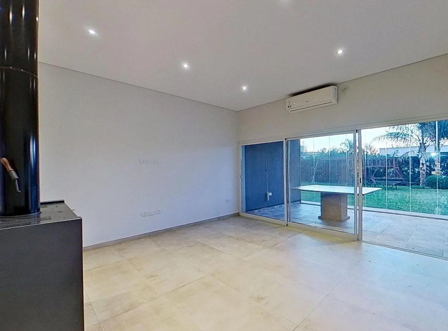 ALQUILA CASA  BARRIO BELLVILLE   5 AMB -  CANNING 4