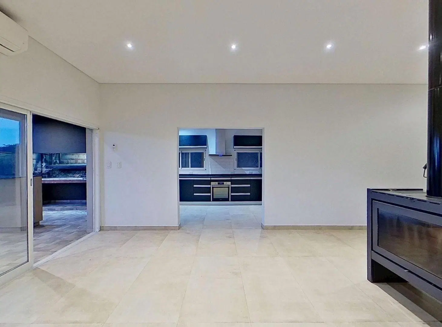 ALQUILA CASA  BARRIO BELLVILLE   5 AMB -  CANNING 2