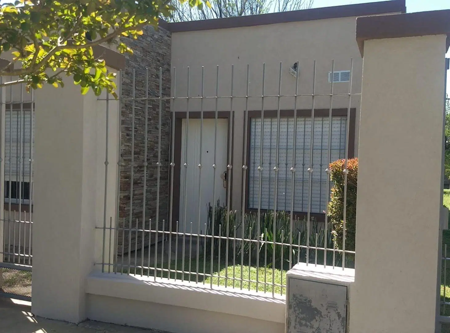 CASA EN ALQUILER EN LA UNION, EZEIZA 4 AMBIENTES 5