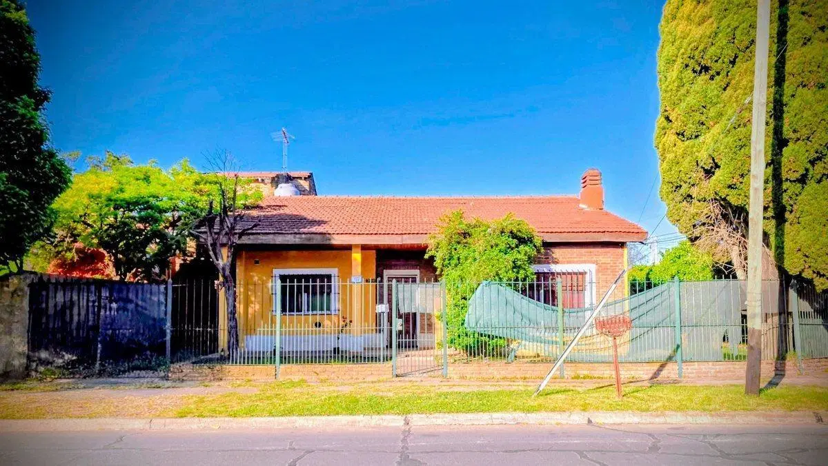 Casa en Venta Centro de Luis Guillón Apto Credito 2
