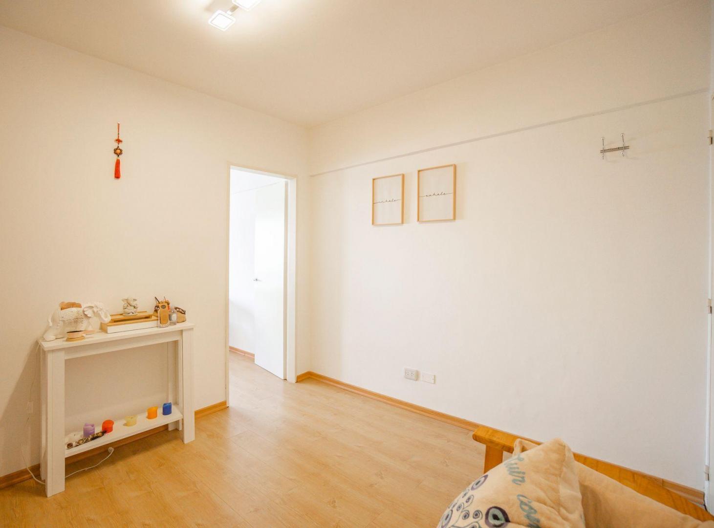 Foto de VENTA OFICINA COMERCIAL/CONSULTORIO CENTRO ADROGUE, imagen 3