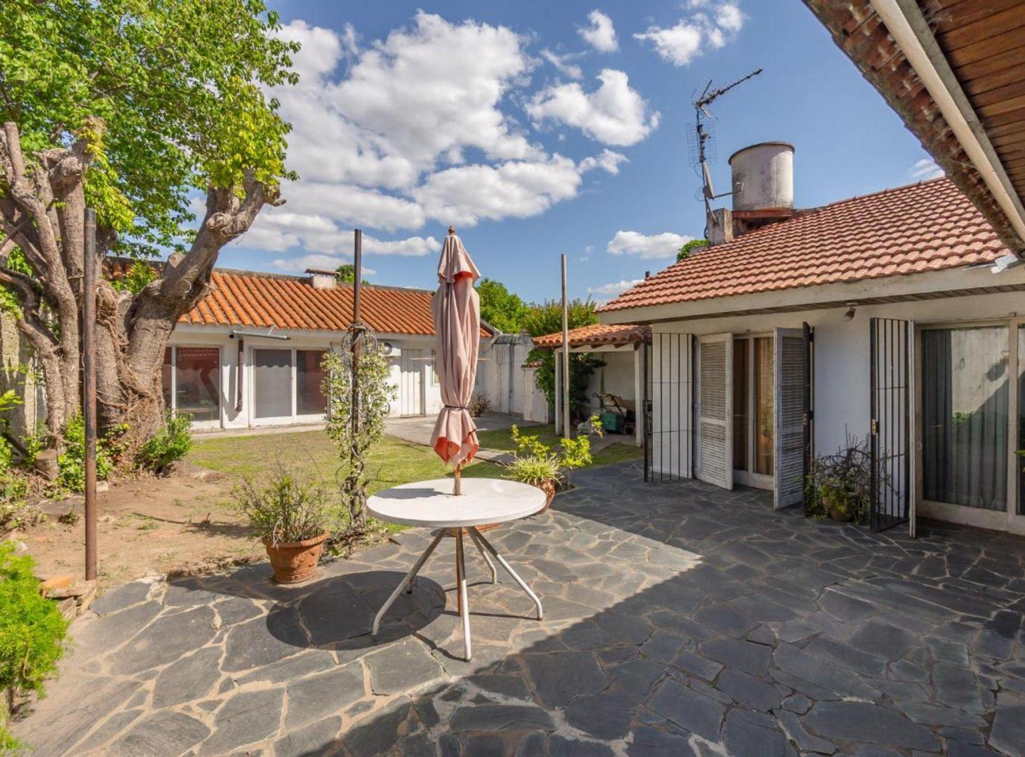 Foto de CASA VENTA LOMAS DE ZAMORA 3 DORMITORIOS, QUINCHO, imagen 4