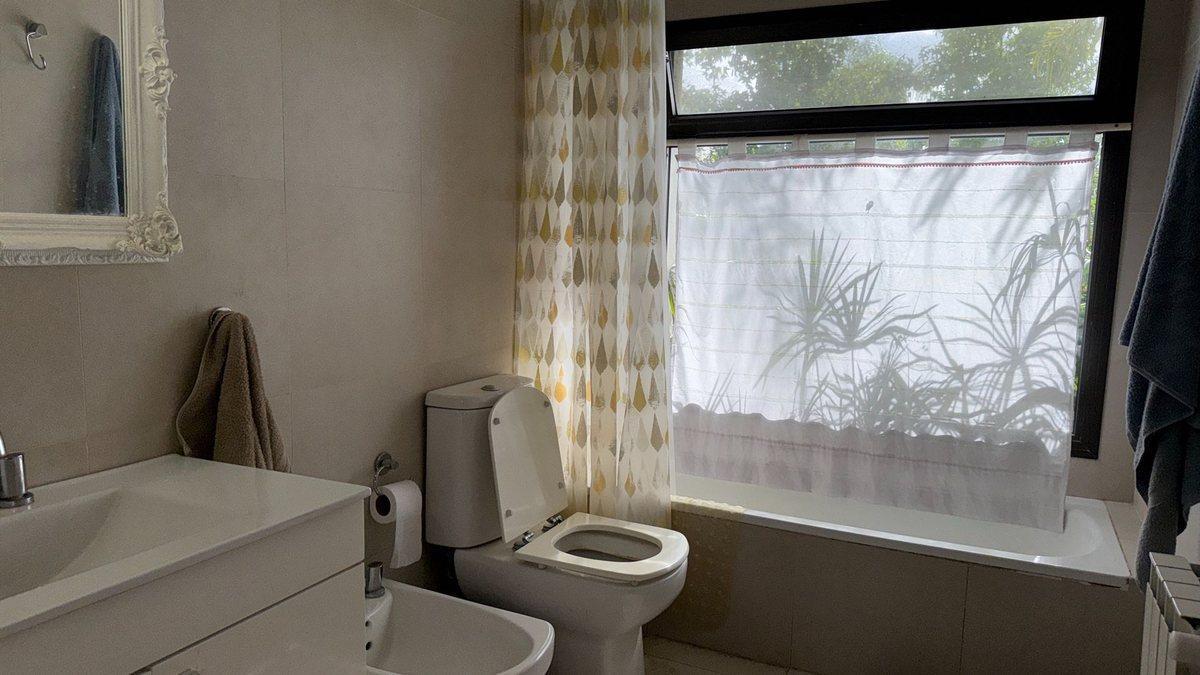 Foto de CASA EN VENTA EN LA ALAMEDA 5 AMBIENTES PERMUTA, imagen 2