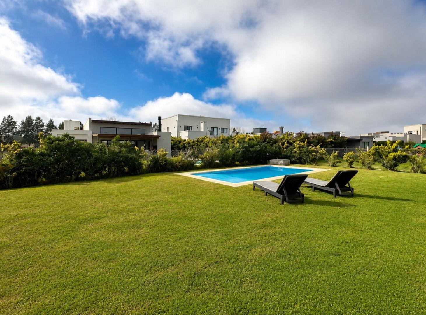 Foto de CASA EN VENTA SAN FELIPE 5 AMBIENTES CON PISCINA, imagen 4