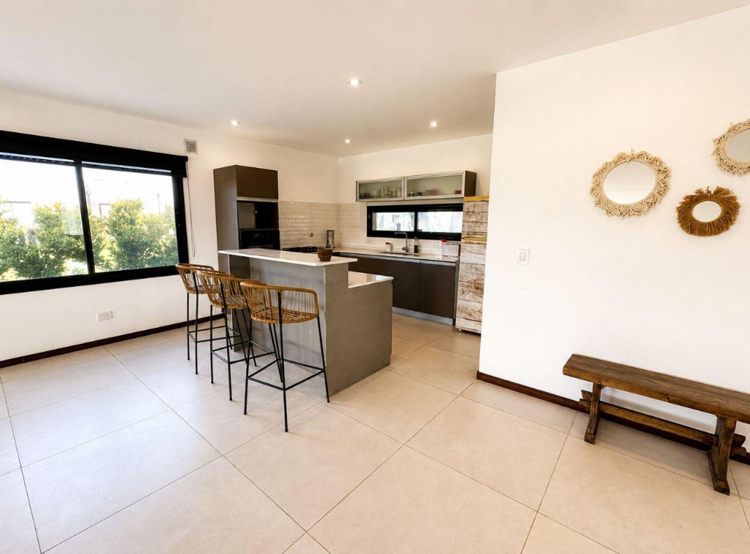 Foto de CASA EN VENTA SAN FELIPE 5 AMBIENTES CON PISCINA, imagen 3