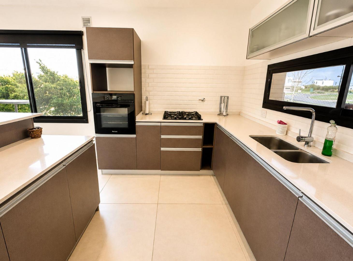 Foto de CASA EN VENTA SAN FELIPE 5 AMBIENTES CON PISCINA, imagen 1