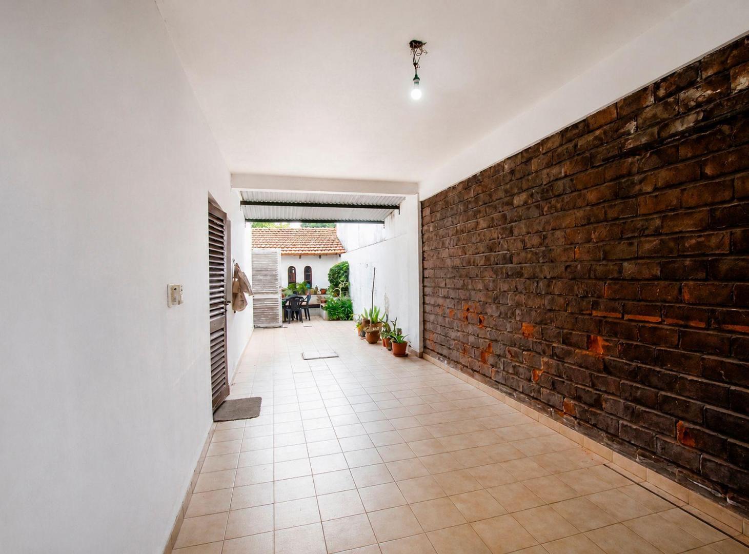 Foto de CASA EN VENTA EN TEMPERLEY, imagen 2