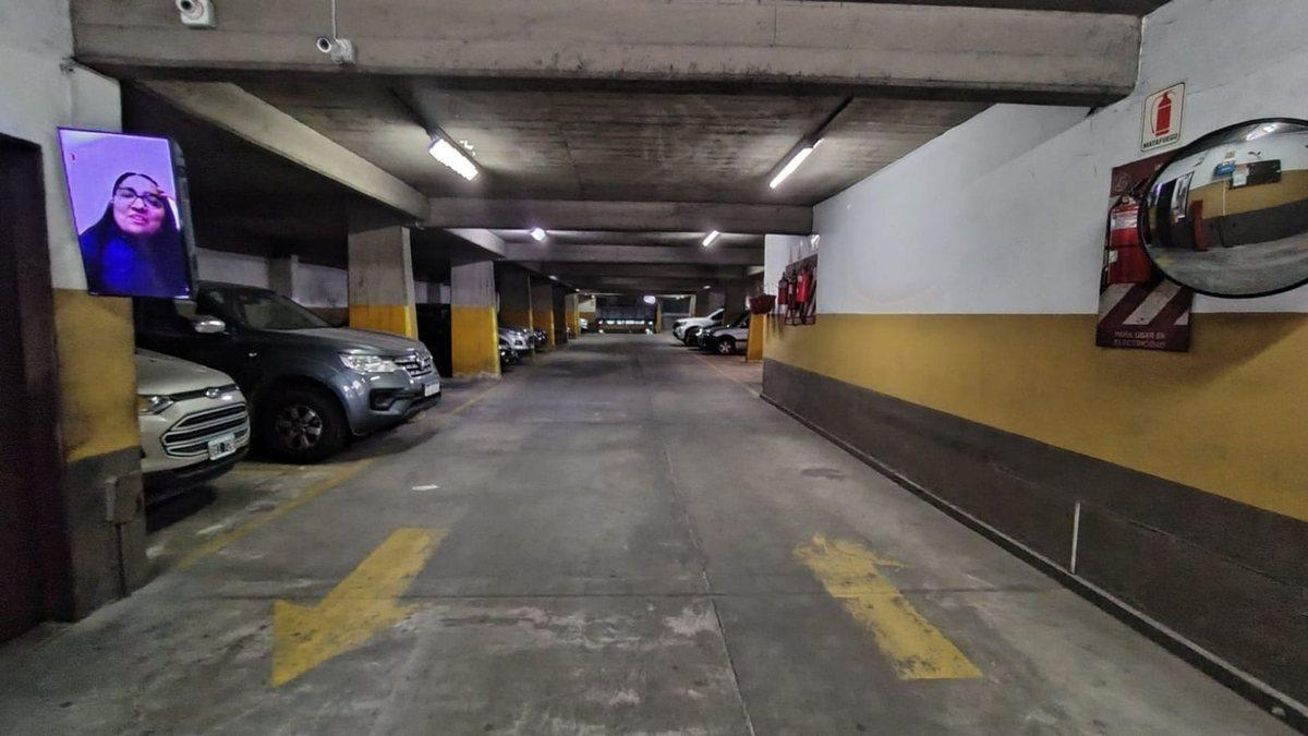 Foto de COCHERA EN VENTA! SEGURIDAD 24/7 SOBRE AVENIDA, imagen 3