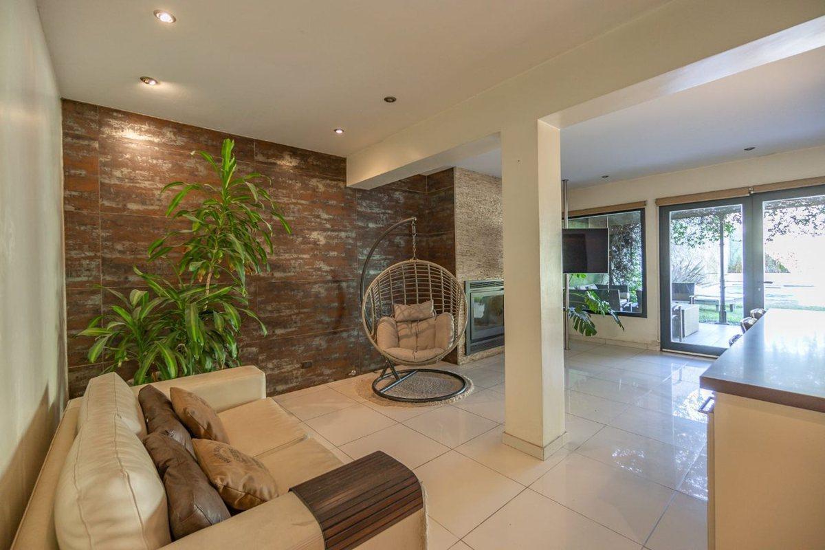 Foto de CASA EN VENTA CORTE ANTIGUO CENTRO LOMAS DE ZAMORA, imagen 1